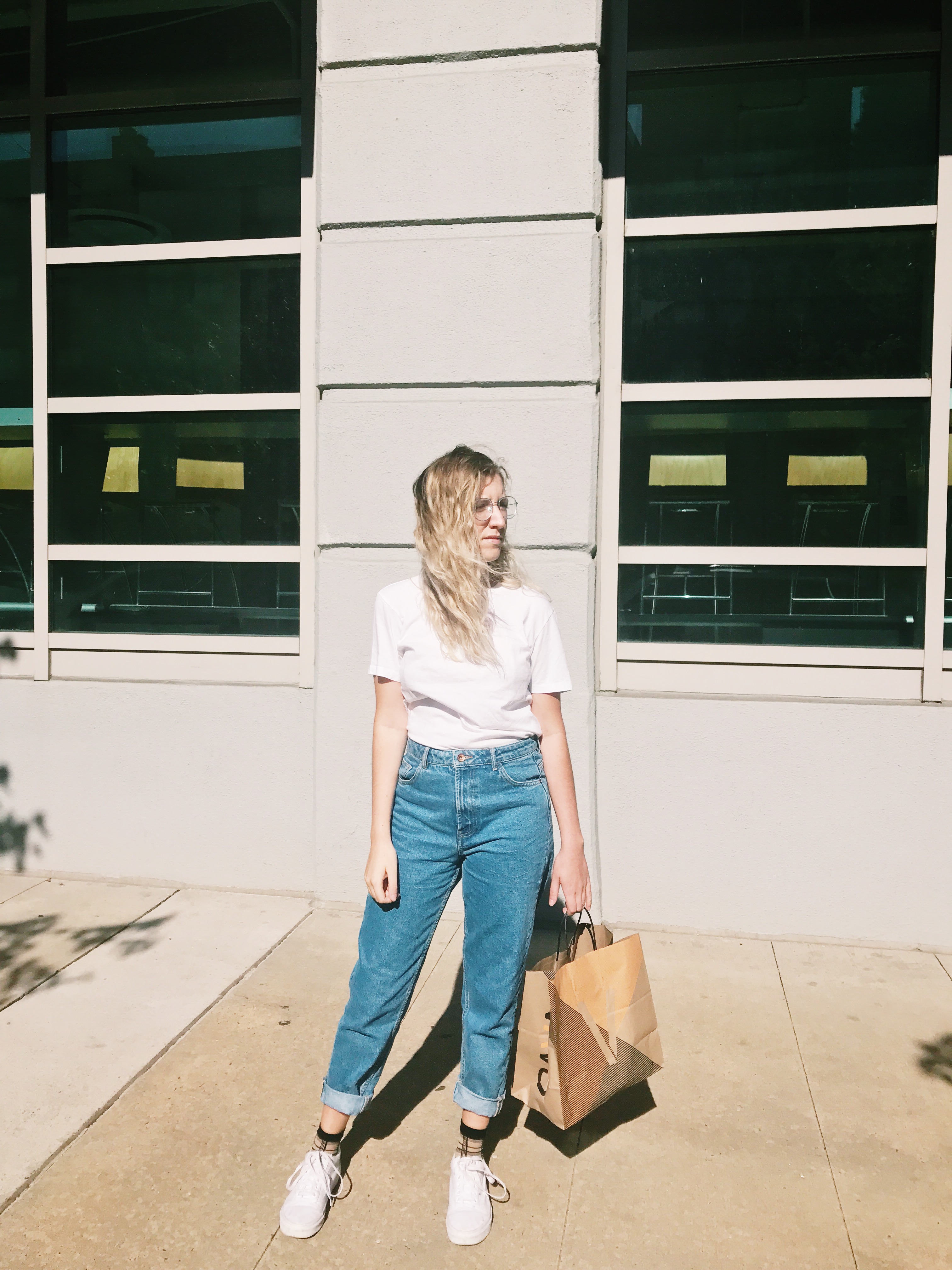 Mom Jeans + A White Tee – Chasing Laines